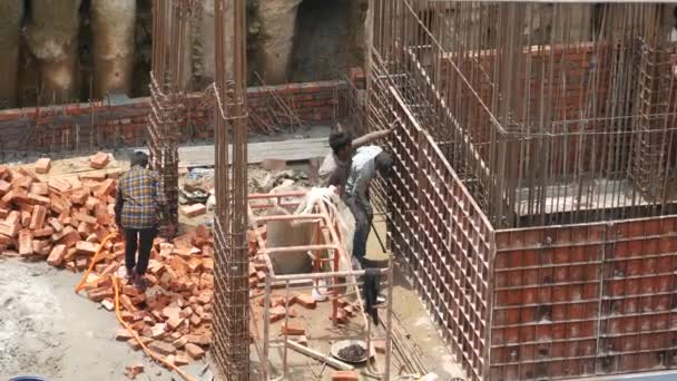 Dhaka bangladesh 23 de janeiro de 2022. trabalho em canteiro de obras — Vídeo de Stock