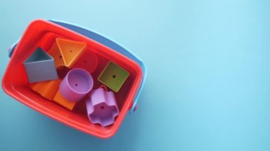  Oyunlar ve çocukların öğrenmesi için geometrik şekiller.