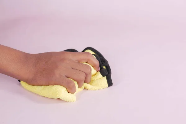 Menutup meja pembersih tangan orang dengan kain — Stok Foto