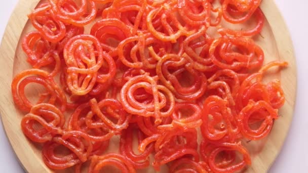 Slow motion of jalebi indian sweet drops on a plate — Stockvideo