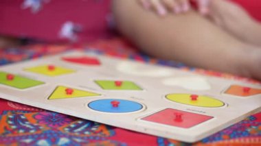  Oyunlar ve çocukların öğrenmesi için geometrik şekiller.