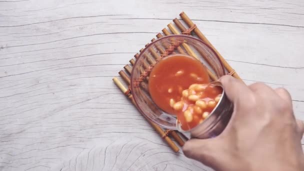 Tasty baked beans in a bowl on table — Stok video