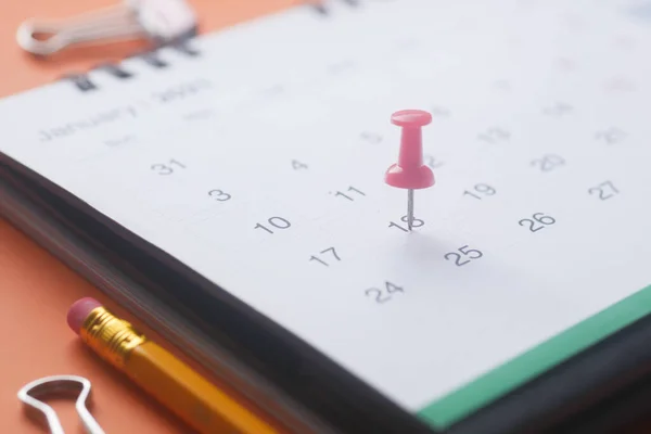 Concepto de plazo con marca roja en la fecha del calendario —  Fotos de Stock