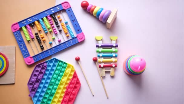 Counting math learning toy on table — Stock Video