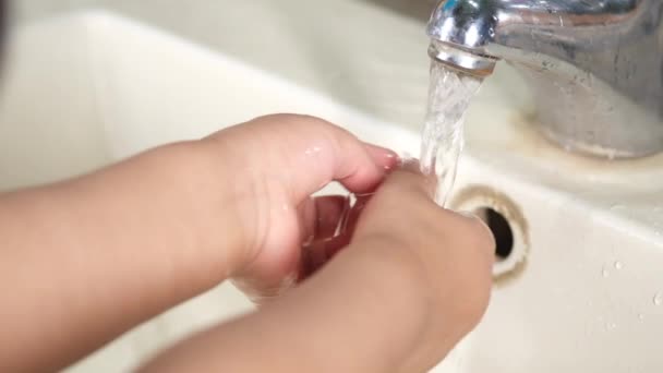 Criança lavar as mãos com sabão isolado em preto — Vídeo de Stock
