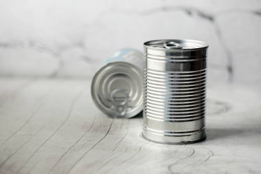 Beyaz arkaplandaki yemek kutusunu kapat ,