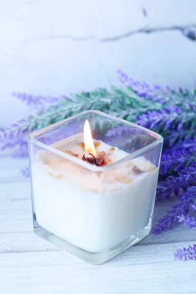 Burning scented candles for relax on table — Foto Stock