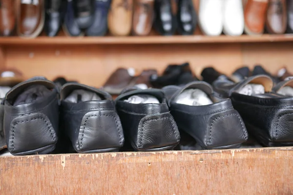 Shoes at shelves at local shop in dhaka — Foto de Stock