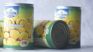 dhaka bangladeş 21 Mart 2022, Masada konserve mantar. 