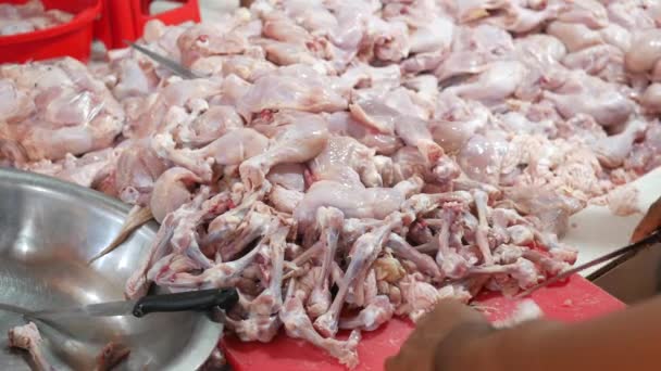 Precessing raw chicken slice at local market — Stok video