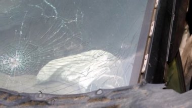 Eski hasar kartı camı kapat. 