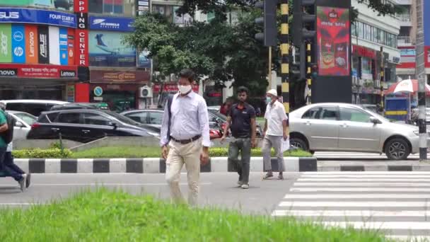 Dhaka bangladesh 24. maj 2021 .mennesker og trafik bevæger sig i overfyldt – Stock-video