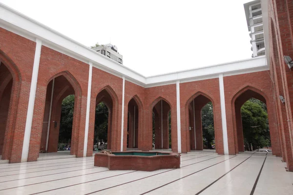Dhaka Bangladesz, 25 października 2021 r., wnętrze meczetu Gulshan w Dhace — Zdjęcie stockowe