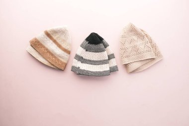 Müslüman erkekler için kafatası şapkası koleksiyonu. 