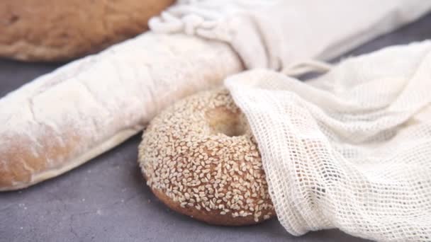 Baked Bread Stored Reusable Linen Bag Eco Friendly Zero Waste — Vídeo de Stock