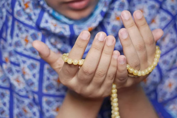 Close Mulheres Muçulmanas Mão Orando Ramadã — Fotografia de Stock