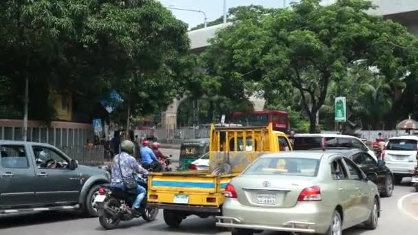 Dhaka Bangladesh Mayo 2021 People Tráfico Mueve Ciudad Llena Gente — Vídeo de stock