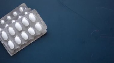 Masadaki su toplayıcı hapları kapat. .