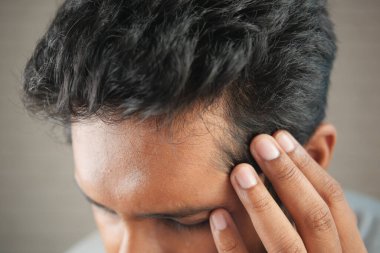 Saç dökülmesi konsepti. .