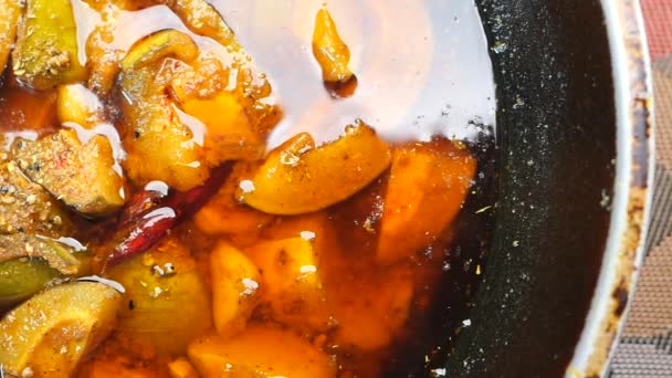 Mangue Marinée Maison Dans Bocal Verre Sur Table — Video