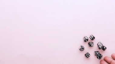 Siyah Zar, arkaplan arkaplan görünümünde görünüyor .