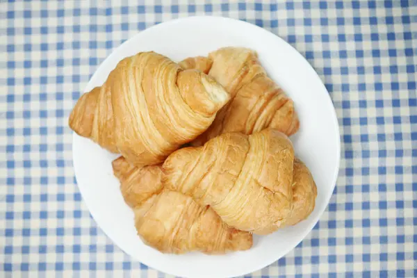 Fresh Baked Croissant Plate Copy Space High Quality Photo — Stock Photo, Image