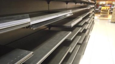Boş süpermarket rafları, seçici odak ,