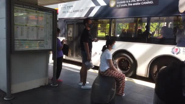 Singapore June 2022 People Taking Public Transportation Bus — Stockvideo