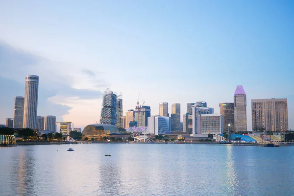 Laag Uitzicht Singapore Moderne Stadsgebouwen — Stockfoto