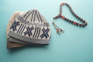 Müslüman erkekler için kafatası şapkası koleksiyonu. 