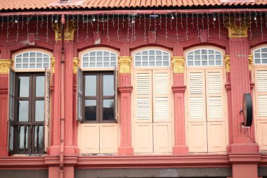 Singapur 'daki binaların renkli camları 