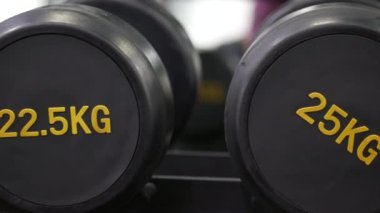 Spor salonundaki dambıllar..