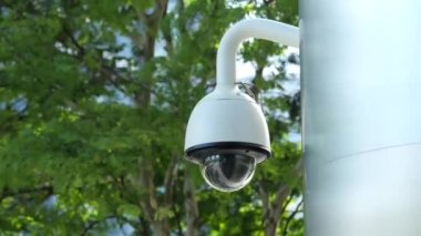 CCTV güvenlik kamerası açık havada çalışıyor. ,