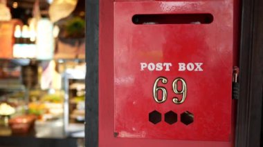 Duvardaki posta kutusu postası .