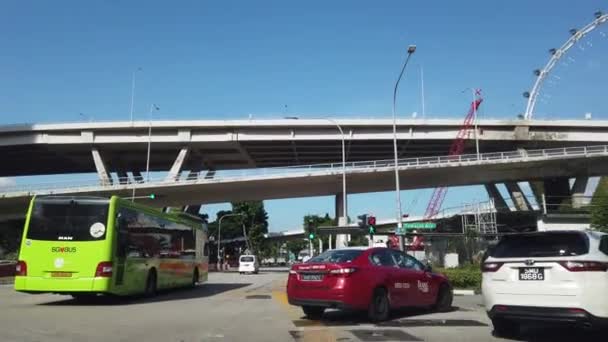 2022年6月1日 新加坡公路上的交通情况 — 图库视频影像
