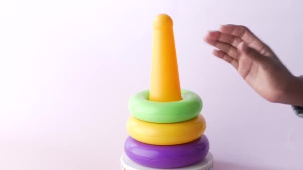Zabawki Dla Dzieci Kolorowym Tle Koncepcja Rozwoju Dziecka — Wideo stockowe