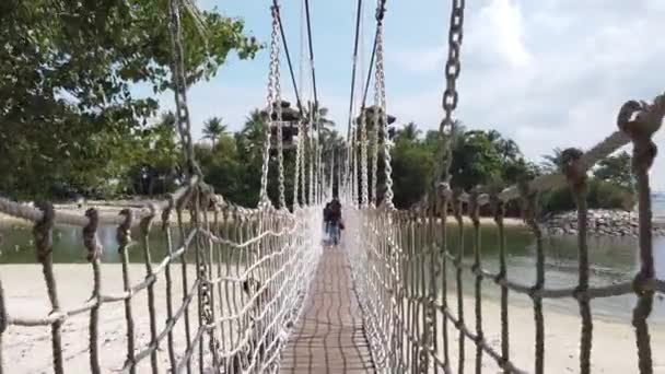 Walking Long Rope Wooden Bridge Palawan Beach Singapore — Wideo stockowe
