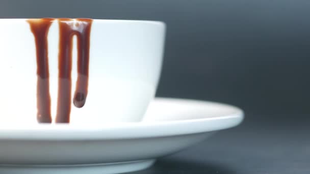 Κρέμα Μαύρης Σοκολάτας Ένα Μπολ Λευκό — Αρχείο Βίντεο