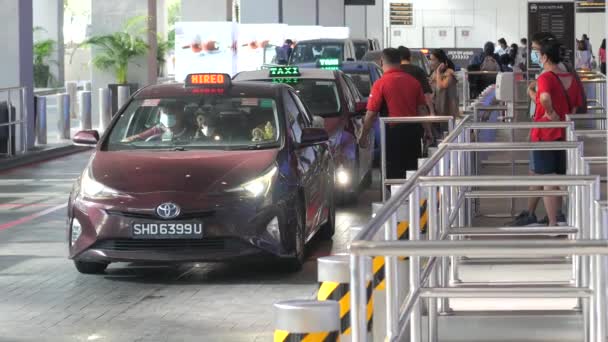 Singapore Marina Bay June 2022 Pickup Drop Taxi — Stockvideo