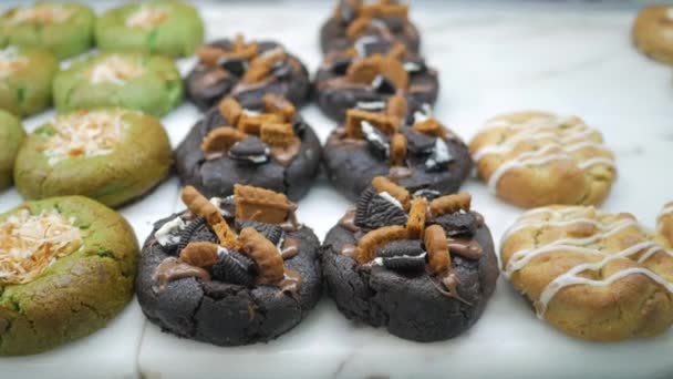 Pile Mixed Chocolate Chip Cookies Displaying — Αρχείο Βίντεο