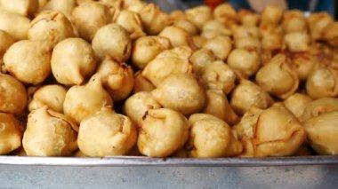 Tabaktaki Hint yemeğinin detaylı çekimi. .