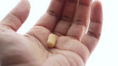 İnsan eli hapları fotokopi alanı ile yakın çekim .