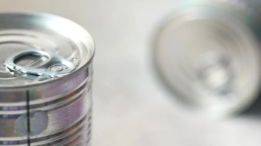 Beyaz arkaplandaki yemek kutusunu kapat