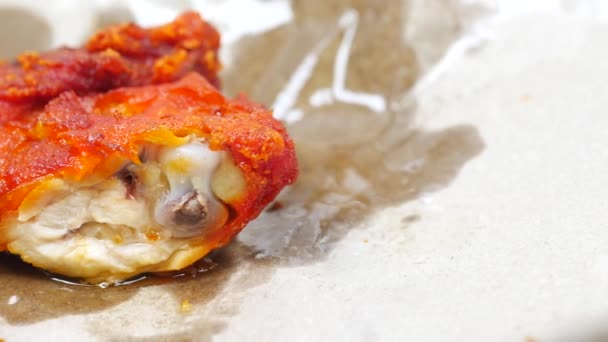 Crispy Fried Chicken Take Away Paper Close — стоковое видео