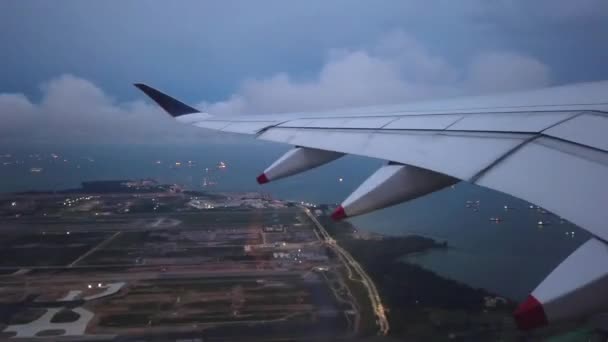 Vleugel Van Vliegtuigen Boven Wolken — Stockvideo