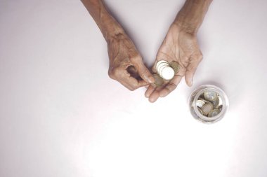 Üst düzey kadınların el yapımı bozuklukları kavanozda saklama görüntüsü ,