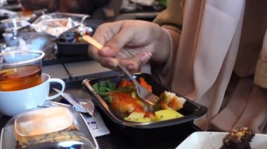  women eating food on the plane