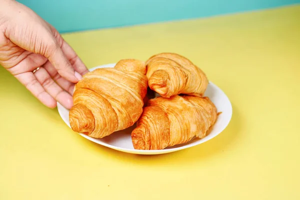 Hand Pick Fresh Baked Croissant Plate — Foto de Stock