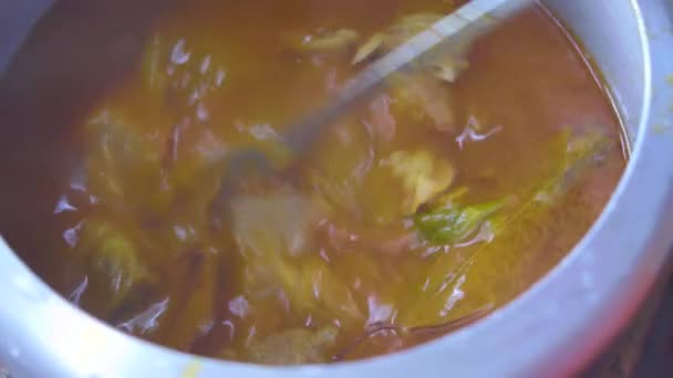 Matlagning Traditionella Indiska Curry Lamm Masala Skål — Stockvideo