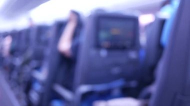 mor renkli. Boş yolcu koltukları kabinde.,